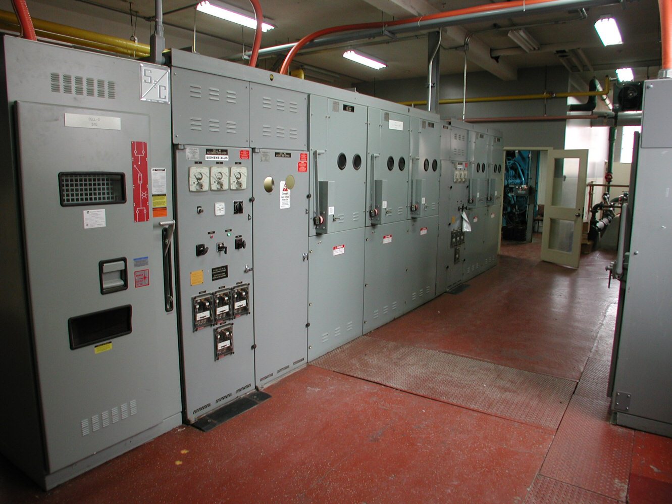 電気室の例（switchgear・四号の代表例）
